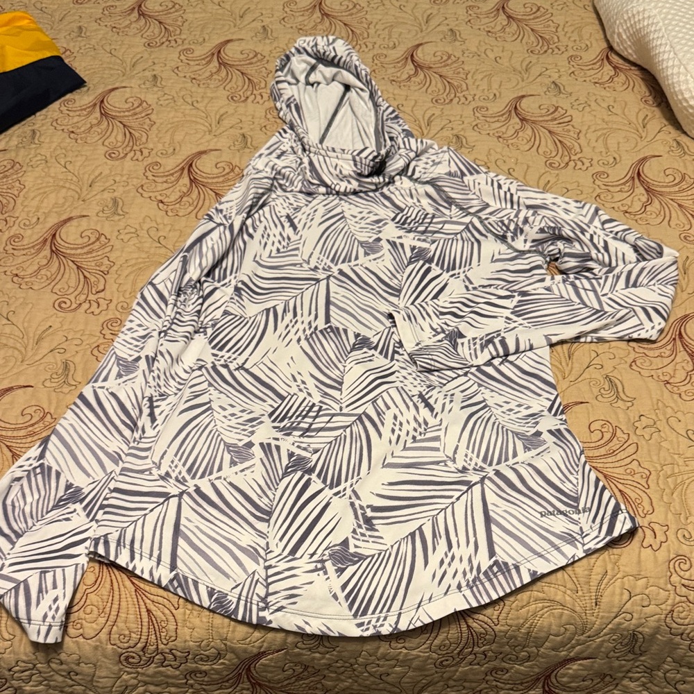 Patagonia Gray and White Capilene Hoodie - Picture 2 of 7